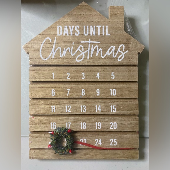 NEW! Countdown till Christmas Plaque. Wood. Can be hung on wall or has Stand. - Picture 1 of 2